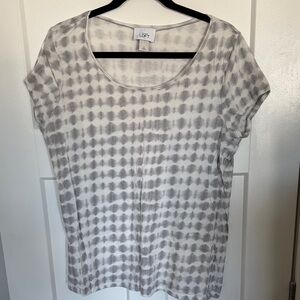 LOFT Outlet Short Sleeve Top in White and Gray Pattern